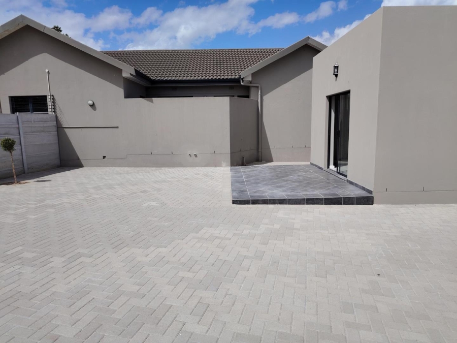 To Let 2 Bedroom Property for Rent in Durbanville Western Cape